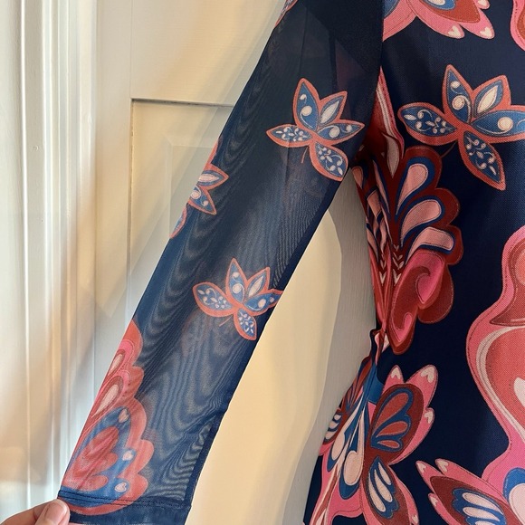 NEW Johnny Was XS Kaia Mesh Tee T-Shirt Women's Blue Pink Symmetrical Ryland - Picture 4 of 14